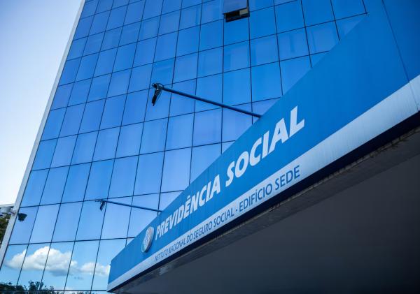 Operação da PF revela fraude de R$ 6,3 bilhões no INSS e afasta presidente do órgão